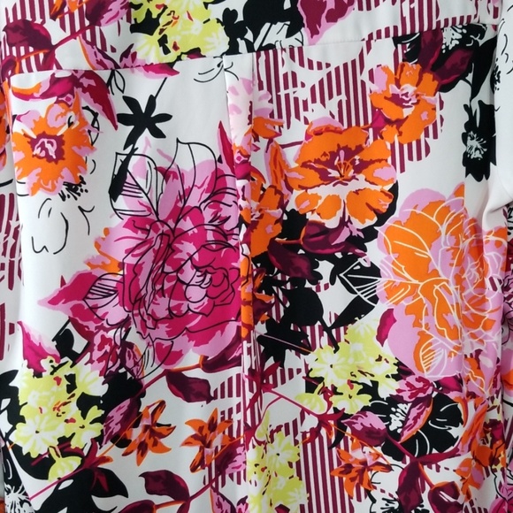 Large women's blouse with floral print - Picture 4 of 4